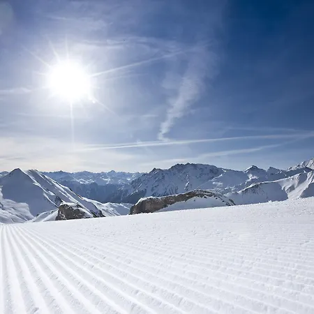 Отель Samnaunerhof Vital-hotel Замнаун